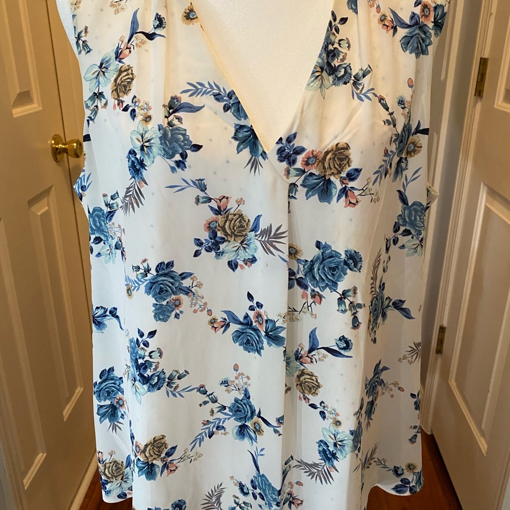 White House Black Market Floral Sleeveless Blouse - Blue and Cream